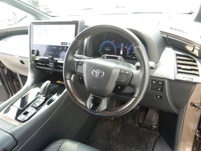 2025 Toyota ALPHARD — фото 12