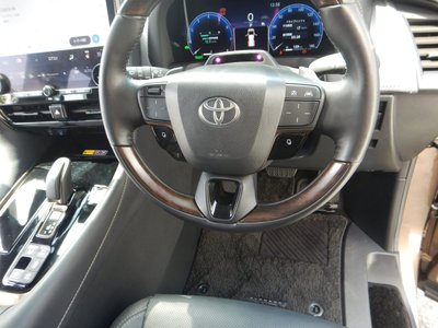 2025 Toyota ALPHARD — фото 13