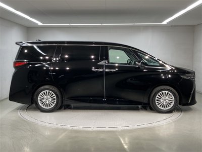 2025 Toyota ALPHARD photo 4