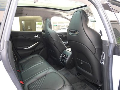 صورة 33 لـ 2021 Aston Martin DBX