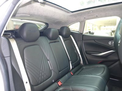 صورة 34 لـ 2021 Aston Martin DBX