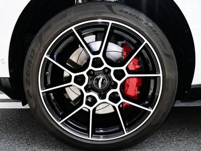 صورة 42 لـ 2021 Aston Martin DBX