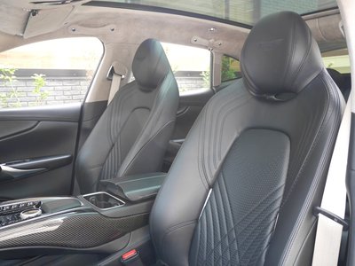 صورة 41 لـ 2021 Aston Martin DBX