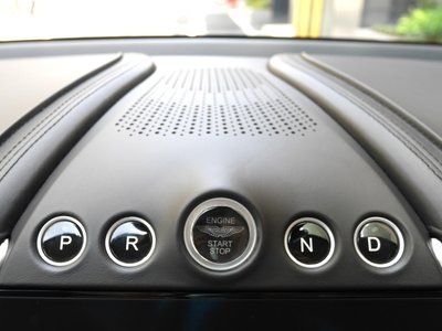 صورة 24 لـ 2021 Aston Martin DBX