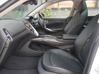 صورة 40 لـ 2021 Aston Martin DBX