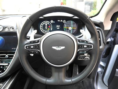صورة 17 لـ 2021 Aston Martin DBX