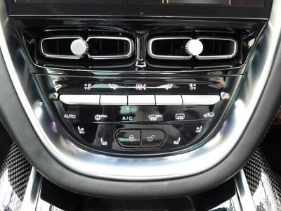 صورة 25 لـ 2021 Aston Martin DBX