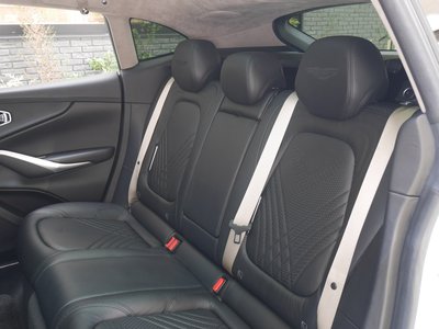 صورة 38 لـ 2021 Aston Martin DBX