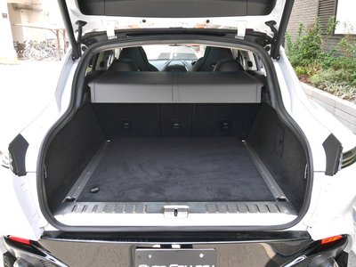 صورة 36 لـ 2021 Aston Martin DBX