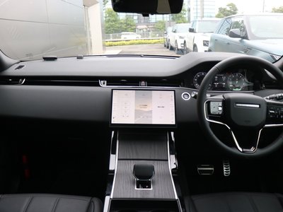صورة 16 لـ 2025 LAND Rover RANGE ROVER EVOQUE