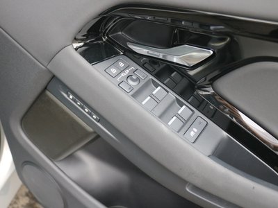 صورة 15 لـ 2025 LAND Rover RANGE ROVER EVOQUE