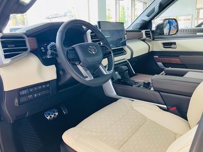 2024 Toyota TUNDRA thumbnail 18