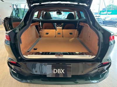 2024 Aston Martin DBX thumbnail 38