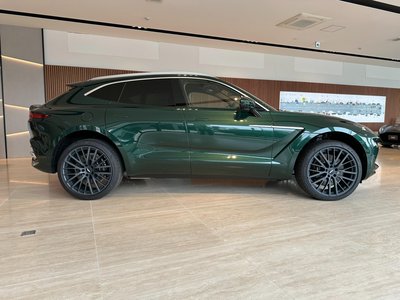 2024 Aston Martin DBX thumbnail 10