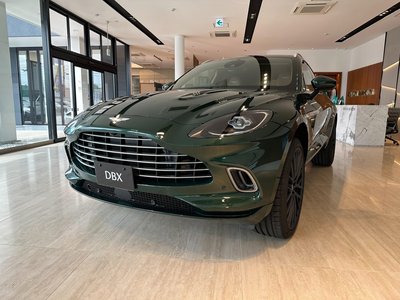 2024 Aston Martin DBX thumbnail 3