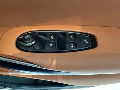 2024 Aston Martin DBX thumbnail 33