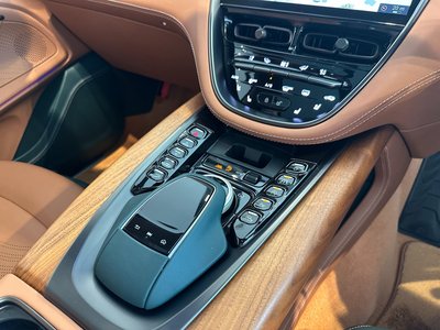 2024 Aston Martin DBX thumbnail 32