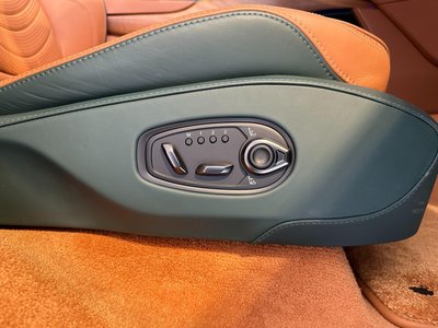 2024 Aston Martin DBX thumbnail 35