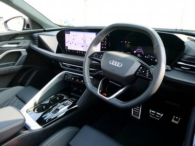 2025 AUDI SQ5 photo 14