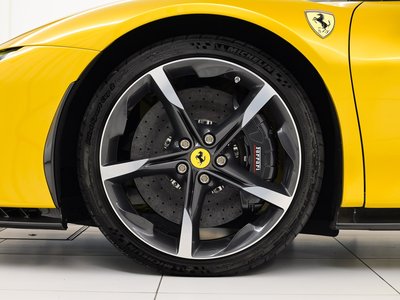 صورة 9 لـ 2023 Ferrari SF90 SPIDER