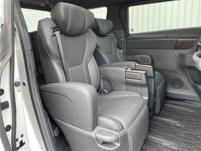 صورة 25 لـ 2023 Toyota ALPHARD