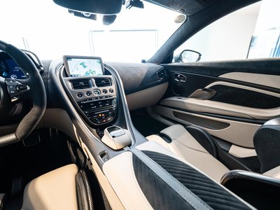 2024 Aston Martin DBS SUPERLEGGERA thumbnail 30