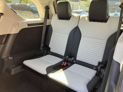 2025 LAND Rover DISCOVERY thumbnail 3