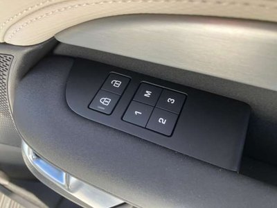 2025 LAND Rover DISCOVERY thumbnail 18