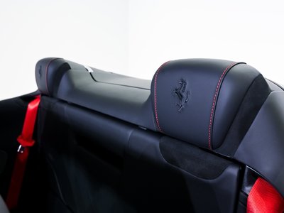 صورة 33 لـ 2024 Ferrari ROMA SPIDER