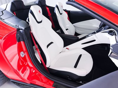 صورة 29 لـ 2024 Ferrari ROMA SPIDER