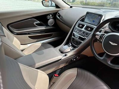 2017 Aston Martin DB11 照片 30