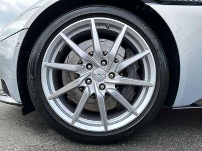 2017 Aston Martin DB11 照片 59