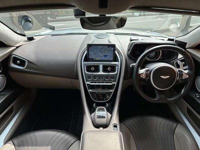2017 Aston Martin DB11 照片 24