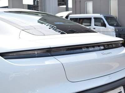 صورة 12 لـ 2021 Porsche TAYCAN