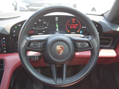 صورة 15 لـ 2021 Porsche TAYCAN