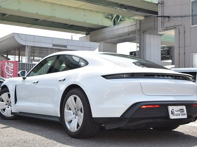 صورة 6 لـ 2021 Porsche TAYCAN