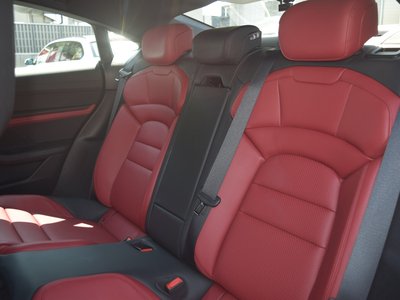 صورة 21 لـ 2021 Porsche TAYCAN