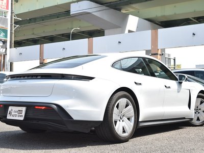 صورة 4 لـ 2021 Porsche TAYCAN