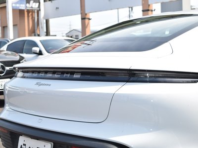 صورة 13 لـ 2021 Porsche TAYCAN