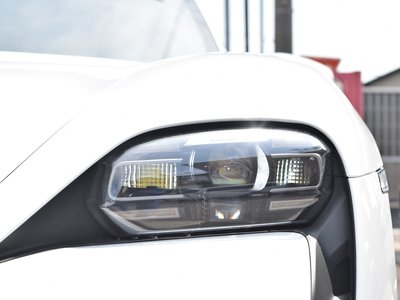 صورة 11 لـ 2021 Porsche TAYCAN