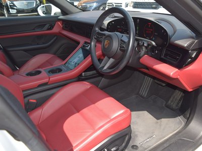 صورة 16 لـ 2021 Porsche TAYCAN