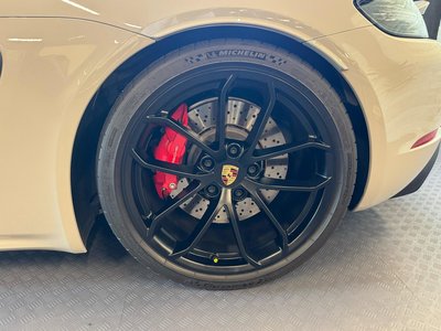 2021 Porsche 718 SPYDER photo 11