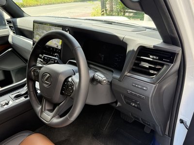 صورة مصغرة 40 لـ 2026 Lexus GX