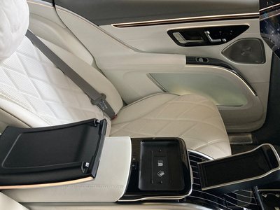 صورة 27 لـ 2025 Mercedes-BENZ EQS SUV MAYBACH