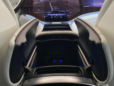 صورة 16 لـ 2025 Mercedes-BENZ EQS SUV MAYBACH
