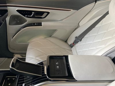 صورة 24 لـ 2025 Mercedes-BENZ EQS SUV MAYBACH