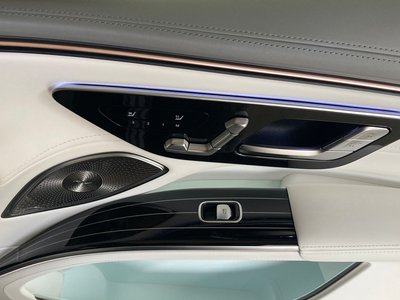 صورة 15 لـ 2025 Mercedes-BENZ EQS SUV MAYBACH