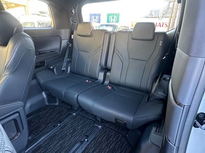 2025 Toyota ALPHARD — фото 8