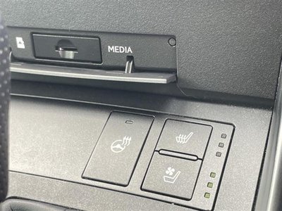 2023 Lexus IS photo 5
