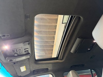 2017 Cadillac ESCALADE — миниатюра 50